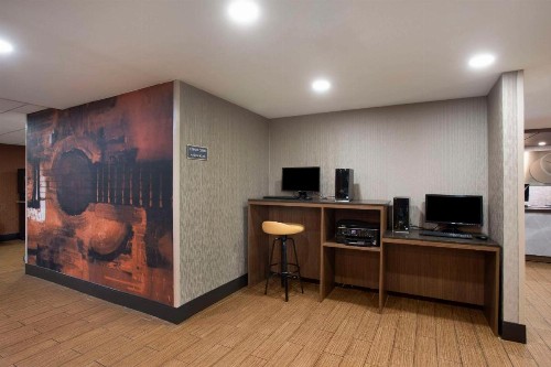 Quality Inn Nashville Downtown - Stadium - image 16