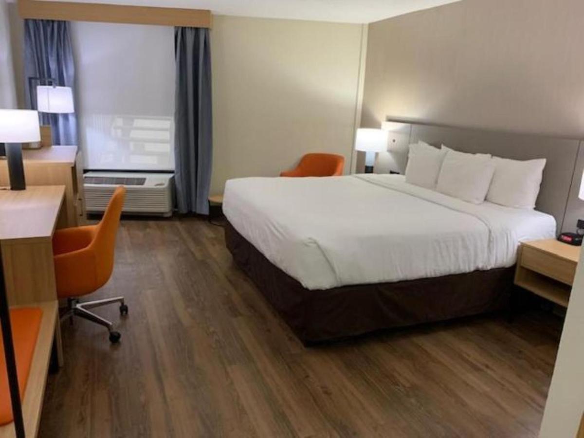 Quality Inn Nashville Downtown - Stadium - image 2