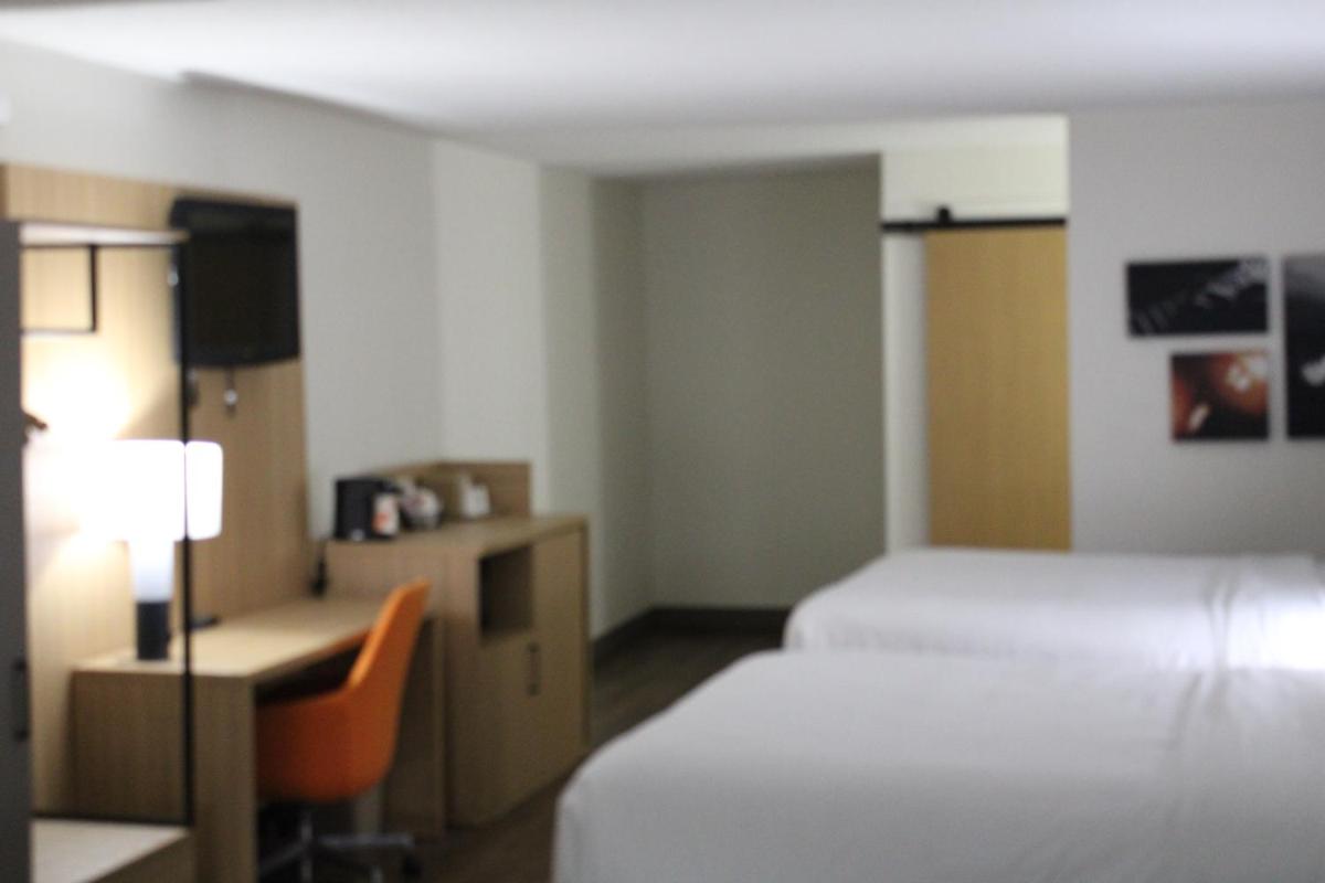 Quality Inn Nashville Downtown - Stadium - image 7