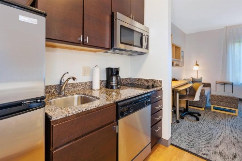 TownePlace Suites by Marriott Nashville Airport - image 23