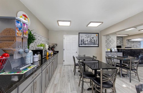 Super 8 by Wyndham Nashville West - image 12