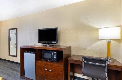 Super 8 by Wyndham Nashville West - image 20
