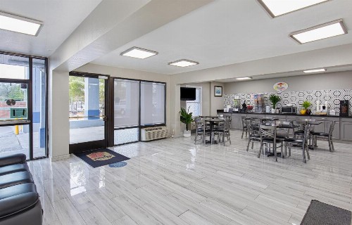 Super 8 by Wyndham Nashville West - image 5