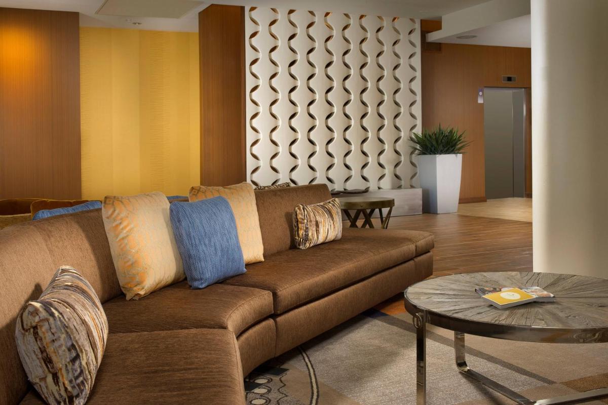 Fairfield Inn and Suites by Marriott Nashville Downtown/The Gulch - image 4