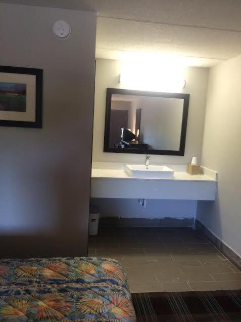 Lotus Inn and Suites Nashville - image 6