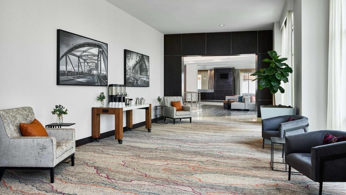 Hilton Garden Inn Nashville Downtown/Convention Center - image 2