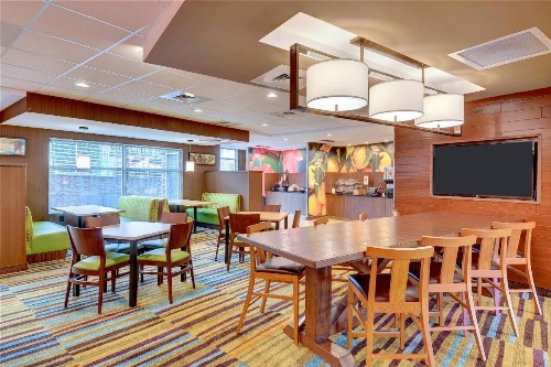 Fairfield Inn & Suites by Marriott Nashville MetroCenter - image 1