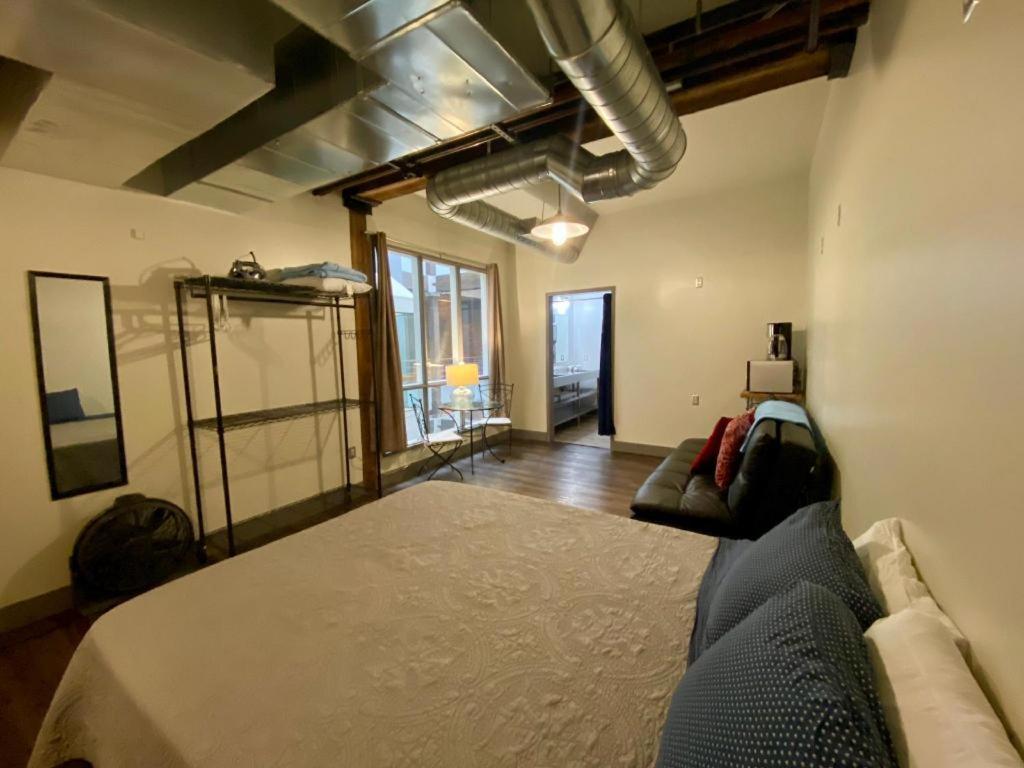 Nashville Downtown Hostel - image 7