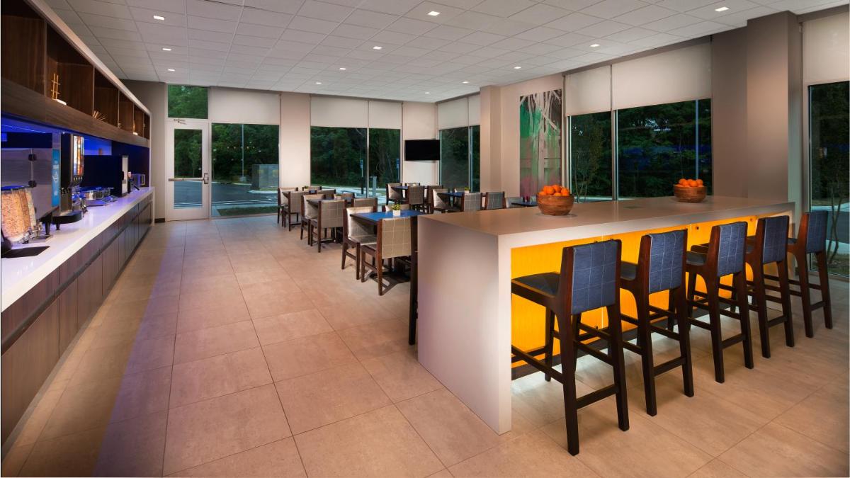 GLō Best Western Nashville Airport West - image 7