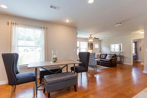 Downtown Southern Charmer 3BR & Free Parking - image 6