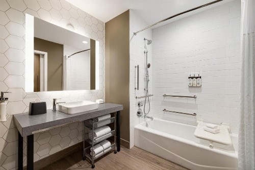 Holiday Inn & Suites - Nashville Downtown - Conv Ctr an IHG Hotel - image 12