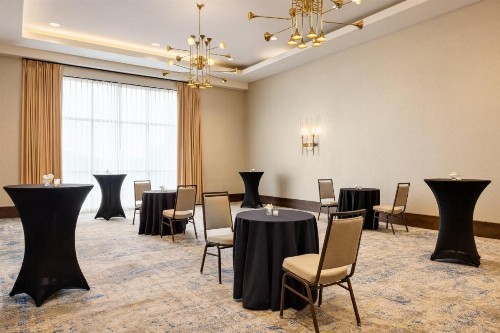 Holiday Inn & Suites - Nashville Downtown - Conv Ctr an IHG Hotel - image 2