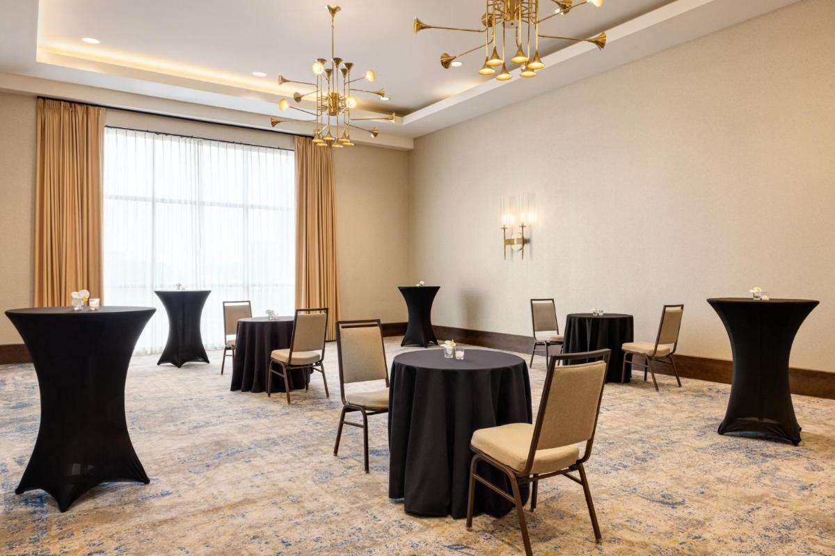 Holiday Inn & Suites - Nashville Downtown - Conv Ctr an IHG Hotel - image 2