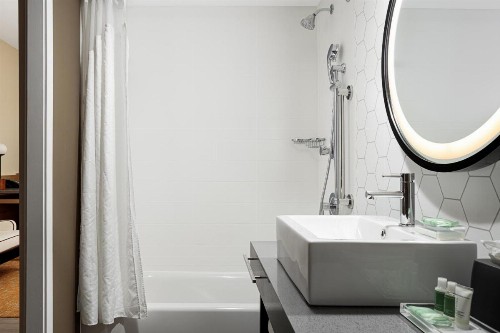 Holiday Inn & Suites - Nashville Downtown - Conv Ctr an IHG Hotel - image 24