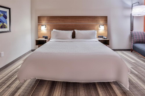 Holiday Inn Express & Suites - Nashville MetroCenter Downtown an IHG Hotel - image 12
