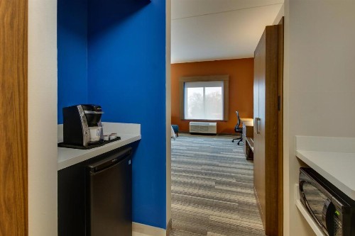 Holiday Inn Express & Suites - Nashville MetroCenter Downtown an IHG Hotel - image 19