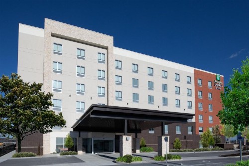Holiday Inn Express & Suites - Nashville MetroCenter Downtown an IHG Hotel - image 26