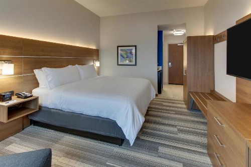 Holiday Inn Express & Suites - Nashville MetroCenter Downtown an IHG Hotel - image 3