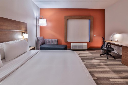 Holiday Inn Express & Suites - Nashville MetroCenter Downtown an IHG Hotel - image 4