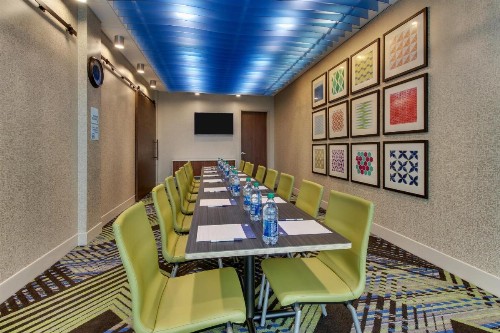 Holiday Inn Express & Suites - Nashville MetroCenter Downtown an IHG Hotel - image 5
