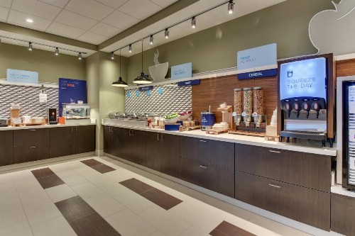 Holiday Inn Express & Suites - Nashville MetroCenter Downtown an IHG Hotel - image 7