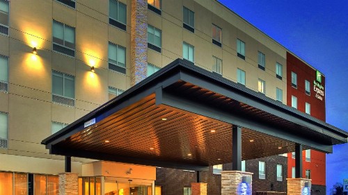 Holiday Inn Express & Suites - Nashville MetroCenter Downtown an IHG Hotel - image 8