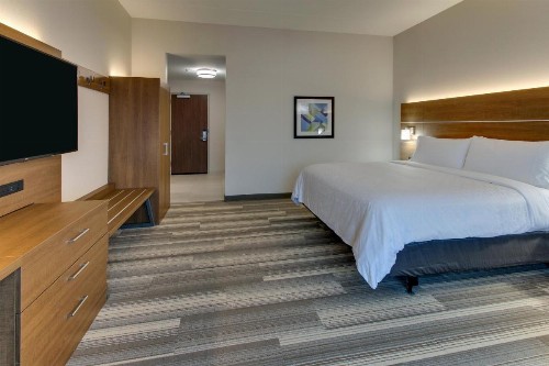 Holiday Inn Express & Suites - Nashville MetroCenter Downtown an IHG Hotel - image 9