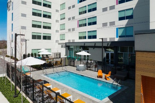 Aloft Knoxville West - image 13