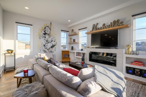 New Listing! Luxe New-Build with Rooftop Lounge townhouse - image 10