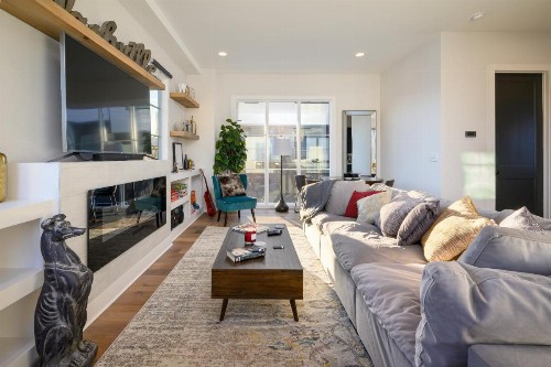 New Listing! Luxe New-Build with Rooftop Lounge townhouse - image 11