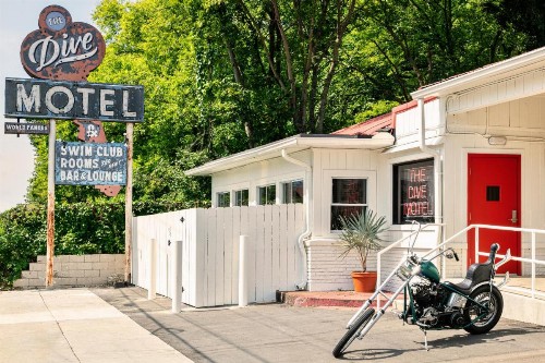 The Dive Motel and Swim Club - image 4