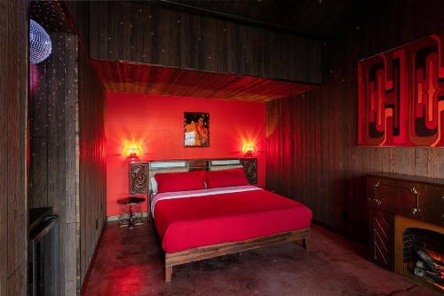 The Dive Motel and Swim Club - image 7