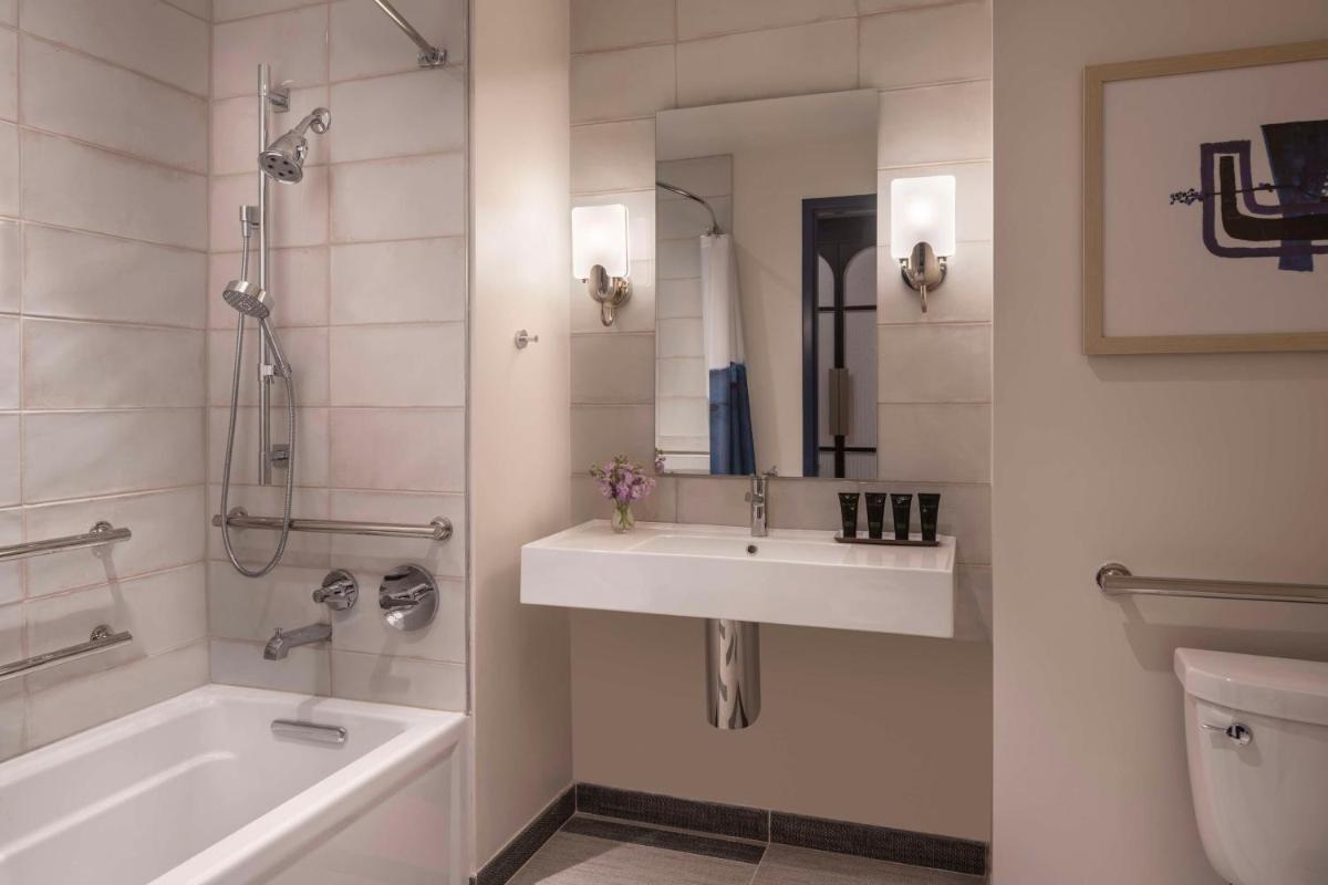 Hyatt Centric Downtown Nashville - image 2