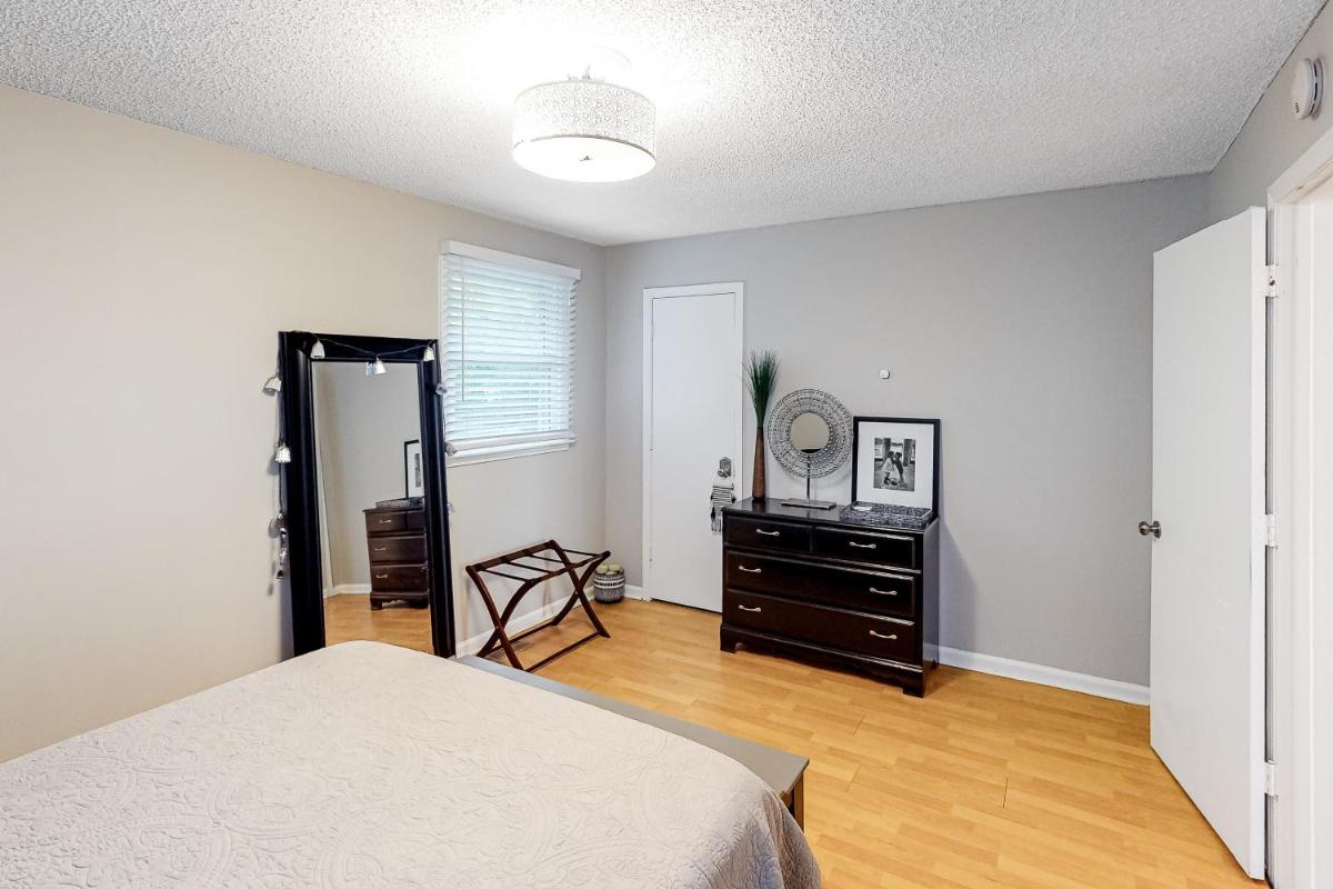 Southern City Charm - image 7