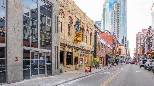 Frontdesk I Olympus at Midtown Nashville - image 13