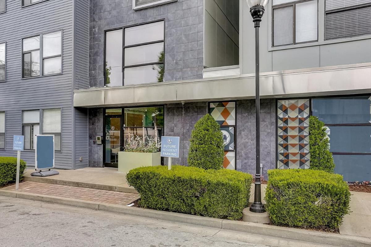 Frontdesk I Olympus at Midtown Nashville - image 4