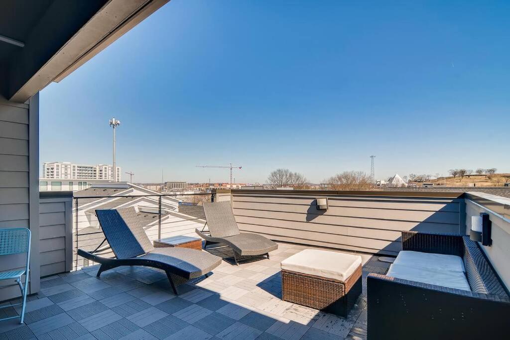 Downtown - Elegant and Cozy - Skyline Views - image 4