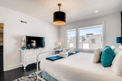 Downtown - Elegant and Cozy - Skyline Views - image 3