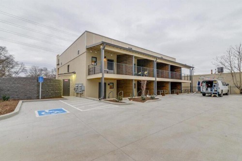 Cozy & Convenient 1 BR Apt! Minutes to Downtown! - image 2