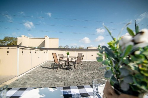 Cozy & Convenient 1 BR Apt! Minutes to Downtown! - image 8