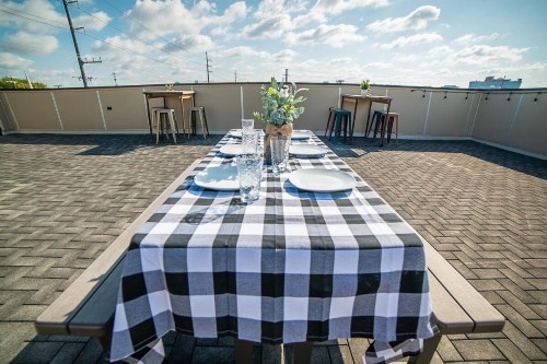 Modern 1 BR Apartment! Quick Uber to Downtown! - image 12