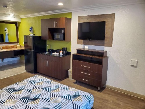Studio 6-National City CA - Naval Base San Diego - image 30