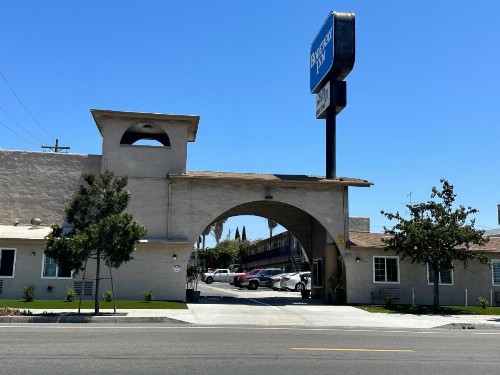 Rodeway Inn National City San Diego South - image 1