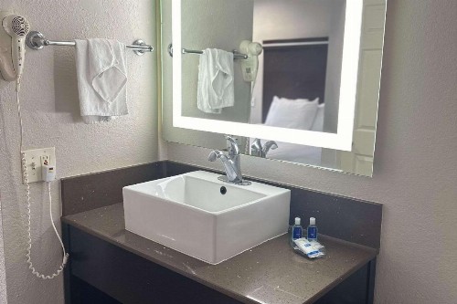 Rodeway Inn National City San Diego South - image 14