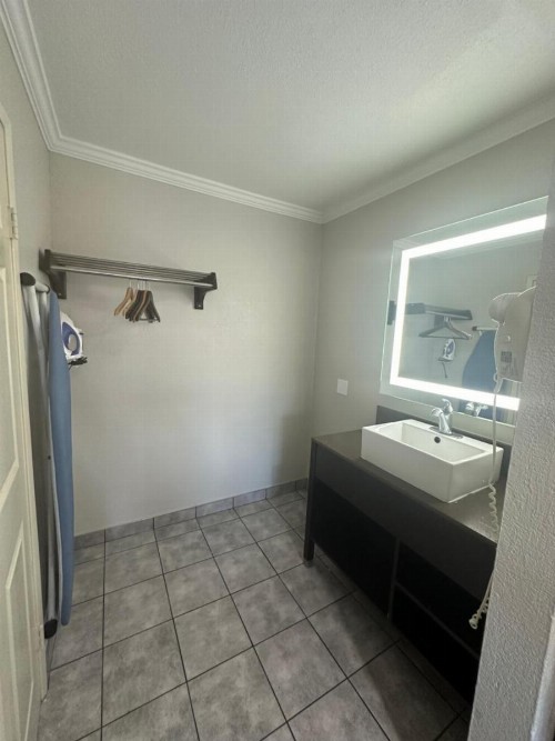 Rodeway Inn National City San Diego South - image 16