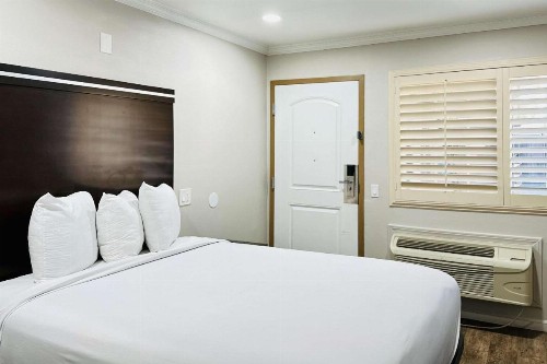 Rodeway Inn National City San Diego South - image 25