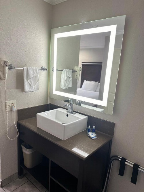 Rodeway Inn National City San Diego South - image 3