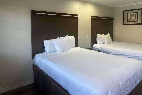 Rodeway Inn National City San Diego South - image 8