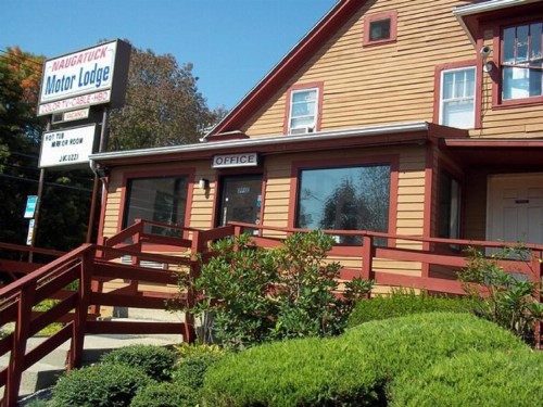 Naugatuck Motor Lodge - image 2