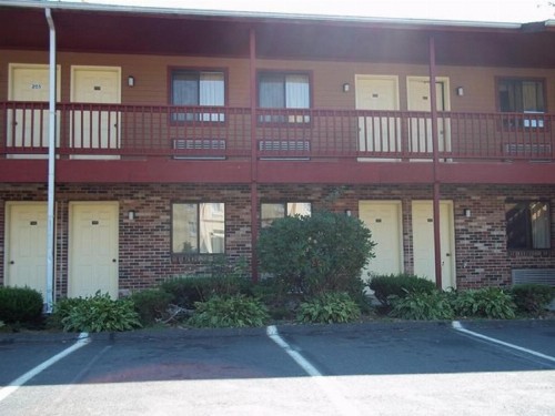Naugatuck Motor Lodge - image 3